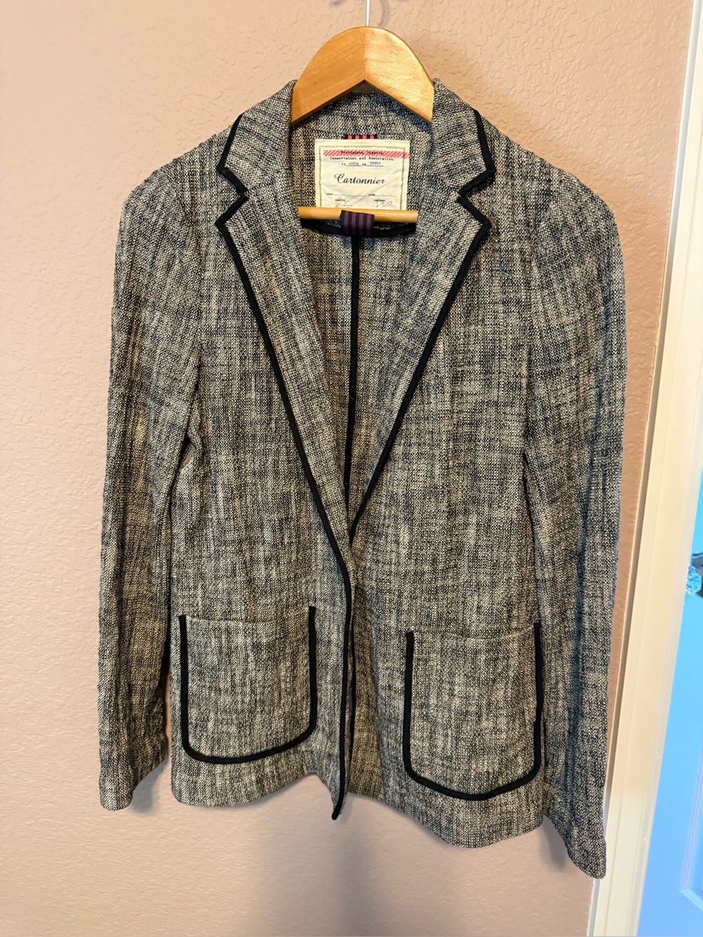 Cartonnier Women's Gray Textured Blazer with Black Trim